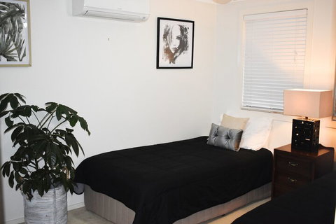 Large House With Pool - Accommodation Nelson Bay 6