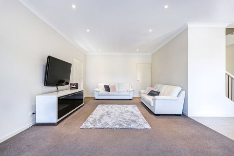 Large House With Pool - Accommodation Nelson Bay 5