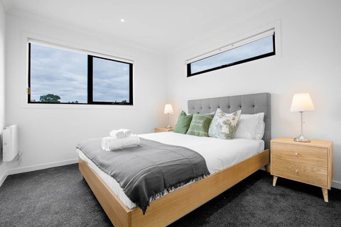 92 Brand New Doncaster Local House - Accommodation Nelson Bay 6