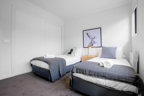 92 Brand New Doncaster Local House - Accommodation Nelson Bay 4