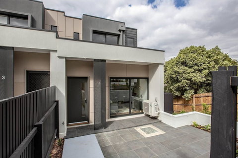 92 Brand New Doncaster Local House - Accommodation Nelson Bay 0