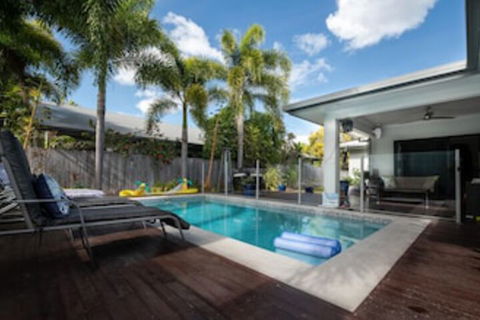 Beach Bliss Queen Bed BBQ Pool Netflix - Accommodation Nelson Bay 0