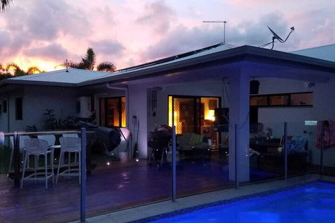 Beach Bliss Queen Bed BBQ Pool Netflix - Accommodation Nelson Bay 1
