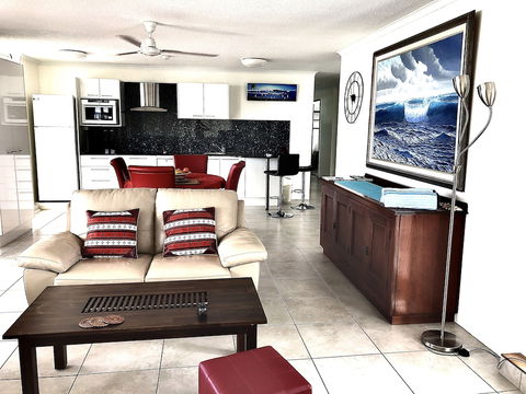 Cairns Apartment Esplanade Ocean Views - Accommodation Nelson Bay 3