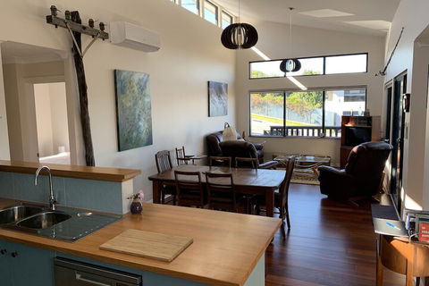Oceans Islands & Whales - Accommodation Nelson Bay 4