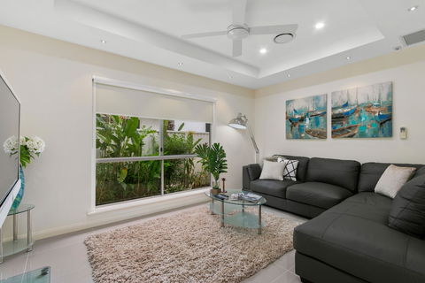 Luxury Living On The Beachfront - Accommodation Nelson Bay 5