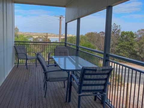 Longbeach House - Accommodation Nelson Bay 2