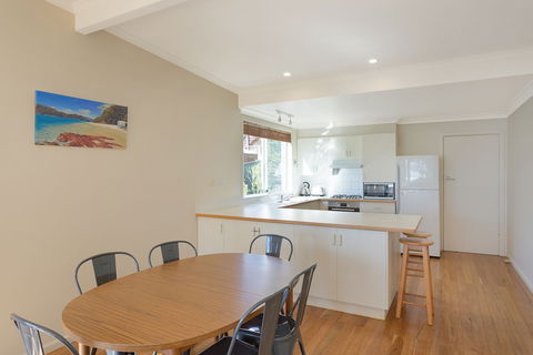 Surfside - Accommodation Nelson Bay 4