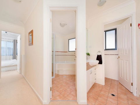 Portovenere Fishermans Bay - Accommodation Nelson Bay 6