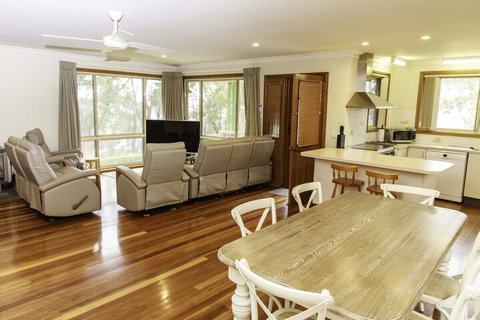 Highland View - Accommodation Nelson Bay 6
