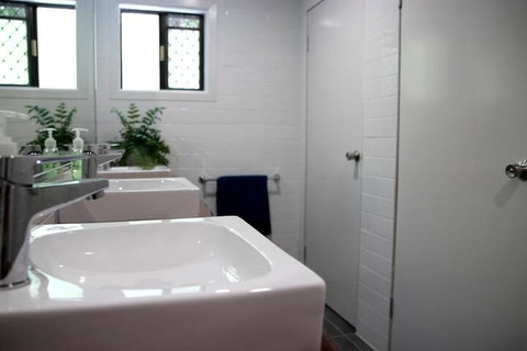 Yeppoon Beachhouse - Hostel - Accommodation Nelson Bay 5