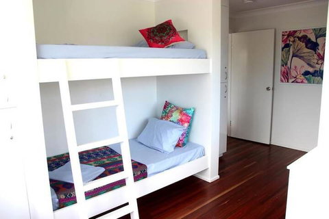 Yeppoon Beachhouse - Hostel - Accommodation Nelson Bay 7