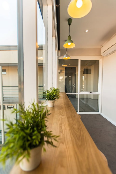 The Waverley International Hotel - Accommodation Nelson Bay 2