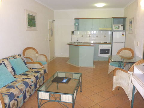 Palm Cove Tropic Apartments - Accommodation Nelson Bay 3
