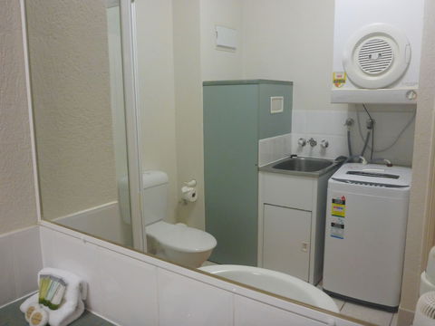 Palm Cove Tropic Apartments - Accommodation Nelson Bay 2