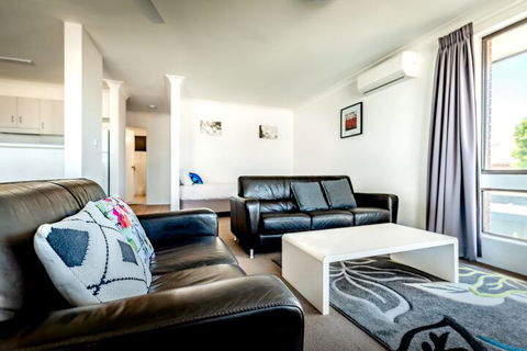 Coffs Harbour Holiday Apartments - Accommodation Nelson Bay 5