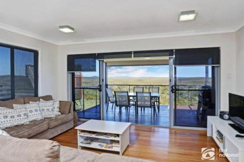 Jinalong 17 Pacific Street Family Home Great Views. - Accommodation Nelson Bay 0