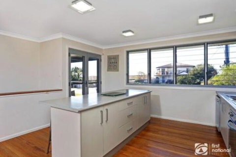 Jinalong 17 Pacific Street Family Home Great Views. - Accommodation Nelson Bay 5