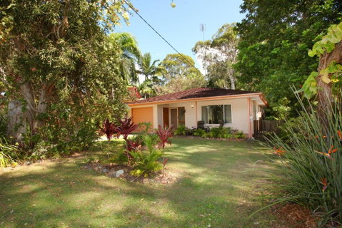 35 Santa Monica Avenue Coolum Beach Pet Friendly Linen Included - Accommodation Nelson Bay 6