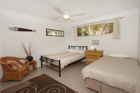 35 Santa Monica Avenue Coolum Beach Pet Friendly Linen Included - Accommodation Nelson Bay 2