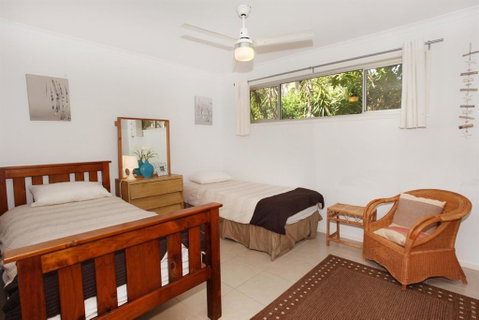 35 Santa Monica Avenue Coolum Beach Pet Friendly Linen Included - Accommodation Nelson Bay 3
