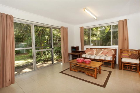 35 Santa Monica Avenue Coolum Beach Pet Friendly Linen Included - Accommodation Nelson Bay 5