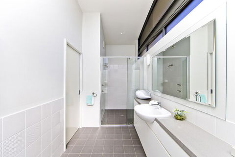 Sails On The Beachfront Exclusive Seaside Home - Accommodation Nelson Bay 4