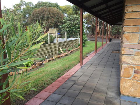 Beeâ€™s Place 3 Bedroom Home On 10 Acres Of Land With Distant Ocean Views - Accommodation Nelson Bay 1