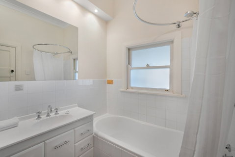 Lone Pine Farmhouse - Accommodation Nelson Bay 4