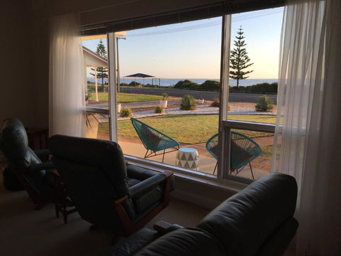 Jewel Of The South Beachfront Holiday Rental - Accommodation Nelson Bay 5