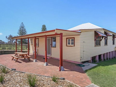 Yamba Pilot Cottage 1 Pets Welcome Close To Beach - Accommodation Nelson Bay 4