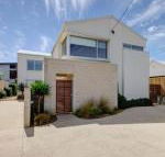 Villa Moyne located in a quiet cul de sac  designed for beach families - Accommodation Nelson Bay