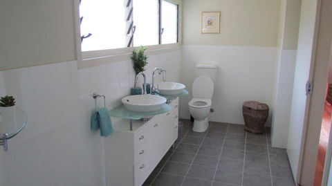 Lake Russell Lakeside Retreat - Accommodation Nelson Bay 5