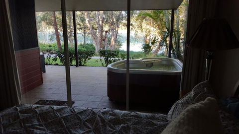 Lake Russell Lakeside Retreat - Accommodation Nelson Bay 1