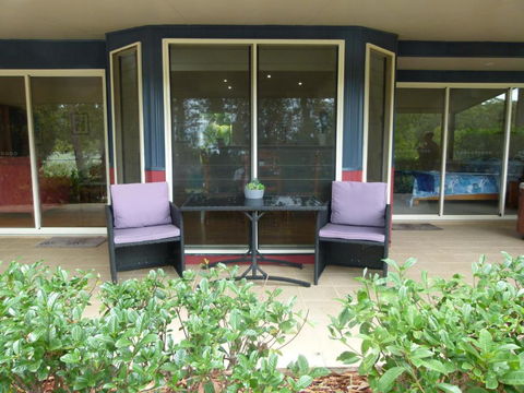 Lake Russell Lakeside Retreat - Accommodation Nelson Bay 3