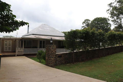 Mapleton Falls Farm House - Accommodation Nelson Bay 1