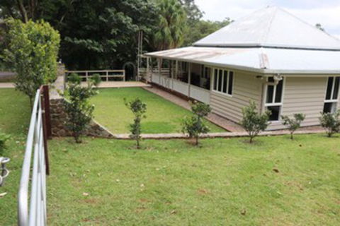 Mapleton Falls Farm House - Accommodation Nelson Bay 0