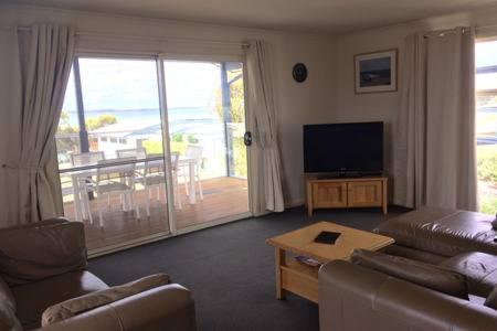 Bayview Beach House Apartment No 1 - Accommodation Nelson Bay 3