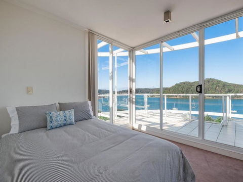 Penthouse 707 4 Bedroom Oceanview Penthouse - Accommodation Nelson Bay 2
