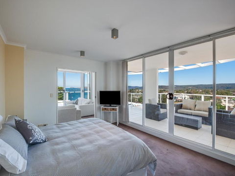 Penthouse 707 4 Bedroom Oceanview Penthouse - Accommodation Nelson Bay 4
