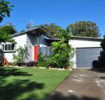 10 Double Island Drive Modern family home centrally located swimming pool  outdoor area - Accommodation Nelson Bay