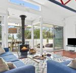 The Boathouse comfortable beachfront home - Nelson Bay Accommodation.com