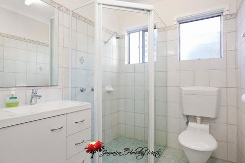 Jamaica Holiday Units - Accommodation Nelson Bay 2