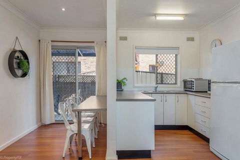 Jamaica Holiday Units - Accommodation Nelson Bay 6