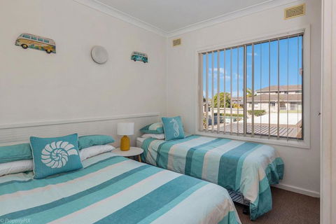 Jamaica Holiday Units - Accommodation Nelson Bay 3