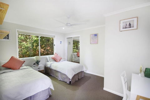 STUNNING HOME WITH SPECTACULAR VIEWS & CLOSE TO THE BEACH - Accommodation Nelson Bay 3