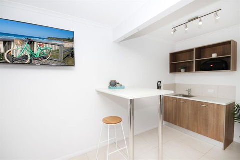 STUNNING HOME WITH SPECTACULAR VIEWS & CLOSE TO THE BEACH - Accommodation Nelson Bay 5