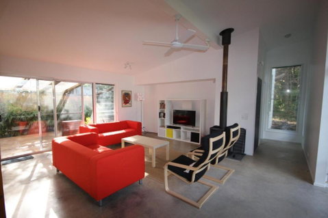 15 Belle Court Modern Architect Designed Open Plan Holiday Home With Outdoor Shower - Accommodation Nelson Bay 4