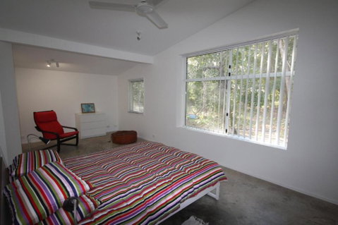 15 Belle Court Modern Architect Designed Open Plan Holiday Home With Outdoor Shower - Accommodation Nelson Bay 3