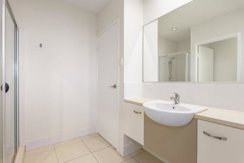Unit 3 Rainbow Surf Modern Double Storey Townhouse With Large Shared Pool Close To Beach & Shop - Accommodation Nelson Bay 6